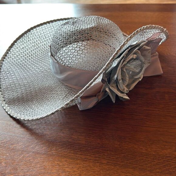 Vintage Whittal & Javits Silver Metallic Open Weave Mesh Large Tricorn Derby Hat - Picture 2 of 16